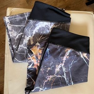 2 pairs of DOYOUEVEN leggings size Medium